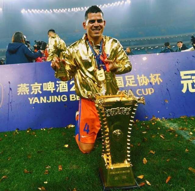 ”里卡多-特雷维萨尼接着说：“弗拉霍维奇的优势在于头，而不是脚。